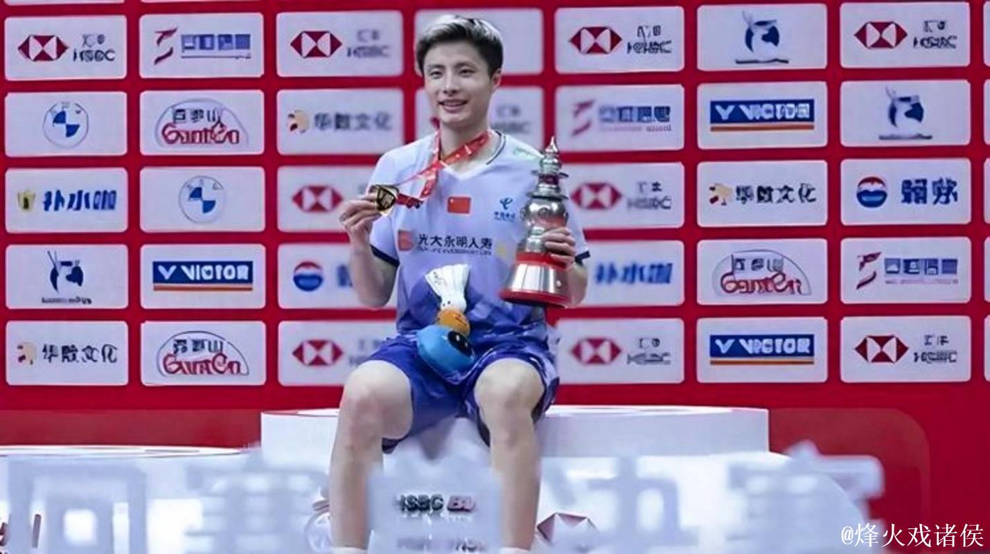 羽联总决赛:石宇奇直落两局击败李诗沣,小组赛首战告捷 羽联总决赛:石宇奇直落两局击败李诗沣,小组赛首战告捷