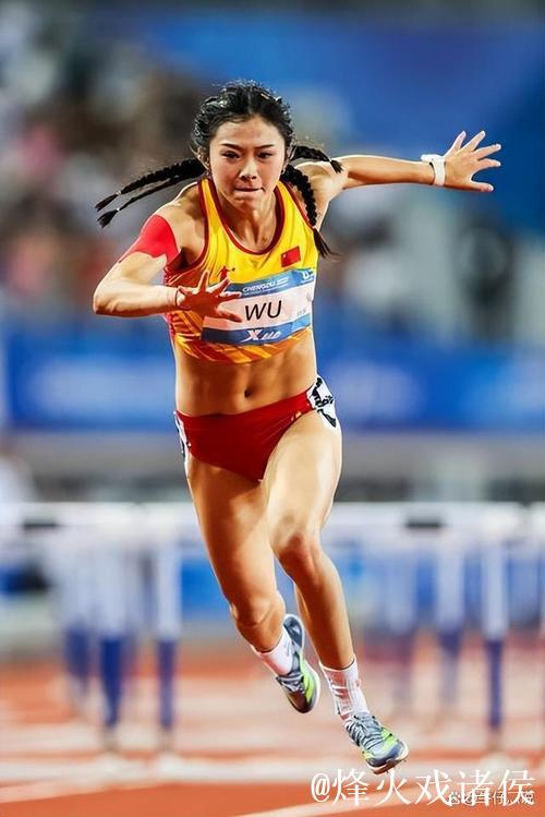 女子100米栏决赛:吴艳妮摘金,林雨薇遗憾摔倒位列第3 女子100米栏决赛:吴艳妮摘金,林雨薇遗憾摔倒位列第3